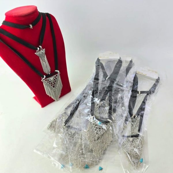 Collar 3 en 1 detalles colgantes triangular