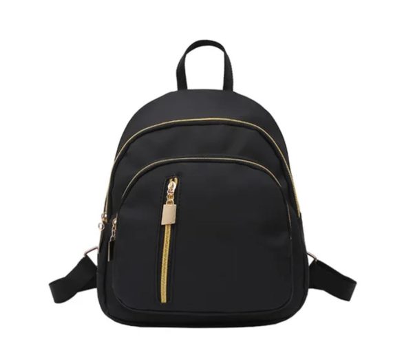 Mochila Negra Impermeable con Cierres Dorados