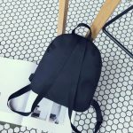 Mochila Negra Impermeable con Cierres Dorados